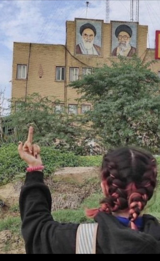 <a href="/som3cat/">3Cat</a> TeleHamas3 donant la turra amb l'islamisme masclista, homófob i pederasta, no us canseu mai de publicar tanta merda? 🤮🤮🤮