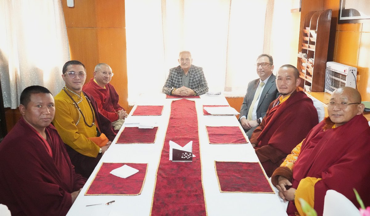 lg_ladakh's tweet photo. Lt Governor Shri @KavinderGupta today chaired a preparatory meeting to review arrangements for the ceremonial reception of the sacred relics associated with Gautama Buddha on the auspicious occasion of #BuddhaPurnima. The meeting was attended by Chief Secretary Ashish Kundra and senior Rinpochees from various monasteries of #Ladakh, to ensure the programme is conducted smoothly and with due reverence.

@DIPR_Ladakh 
@dio_leh 
@DIPR_Kargil 
@ddnewsladakh
