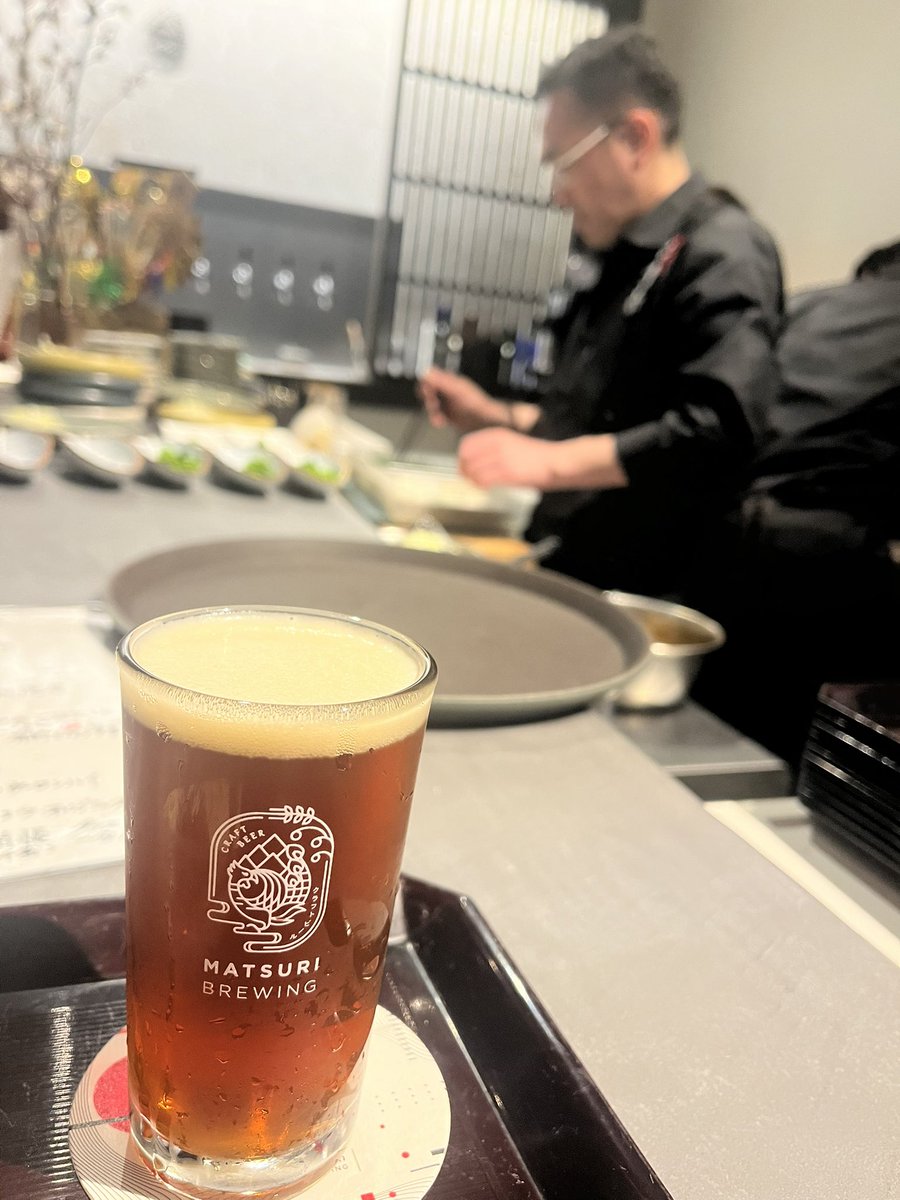 ringosake_riko's tweet photo. とある店のレセプションパーティ。昨日は息子もバイトに入ってたとこ。

クラフトビール🍻美味🎵 https://t.co/OMA130TBnI