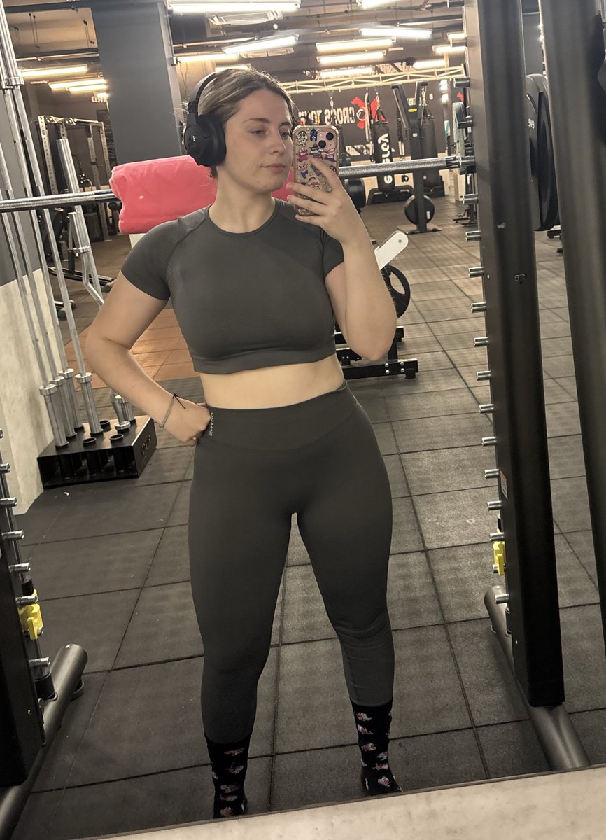dreafys's tweet photo. farmeando las patas del Mewtwo https://t.co/OOOMEQ5USY