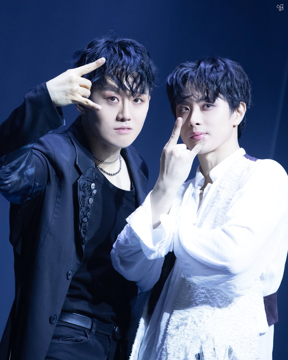 260301
트레이스유                              
막공 포토타임                                                            

이우빈 役 #이종석 
구본하 役 #신은총

그동안 수고했어. 잘가.