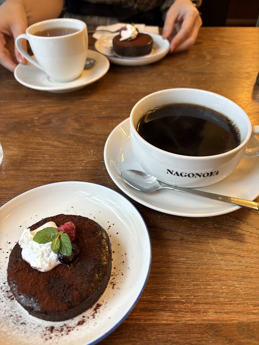 molmol1229's tweet photo. 土日ははるさんDayでした💕

名古屋まで来てくださり
お茶してデジカもデジカ以外のことも
いっぱい喋り、、、
こういう機会なかったのですごく楽しかったです〜🥰🥰

ルガモンも頂いちゃいました😭
ありがとうございます🤣
次はDCF！！楽しみです！！ https://t.co/lor6duLtVg