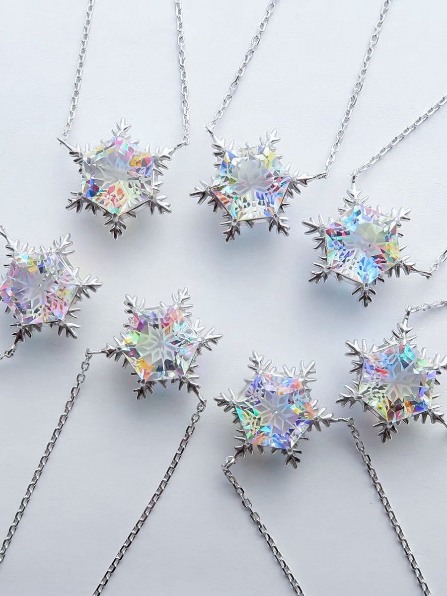 虹色の雪の結晶❄️