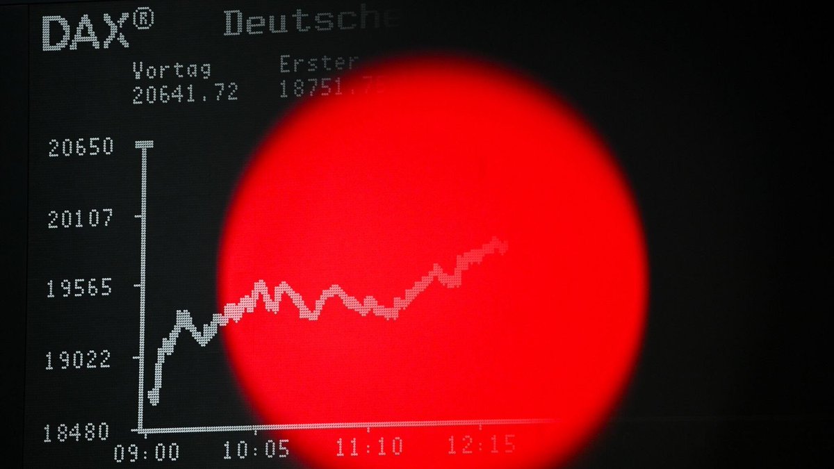 Die US-Angriffe auf den Iran schlagen sich unmittelbar auf die Finanzmärkte nieder: Aktienmärkte auf Talfahrt – Öl und Gas wird teuer! 
krone.at/4063040