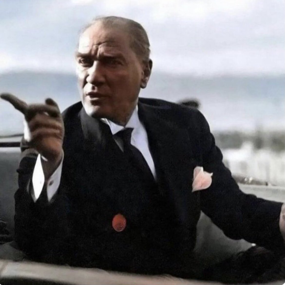 Ey Türk İstikbalinin evladı !!!!!!
Laiklik için ayağa kalk 🇹🇷