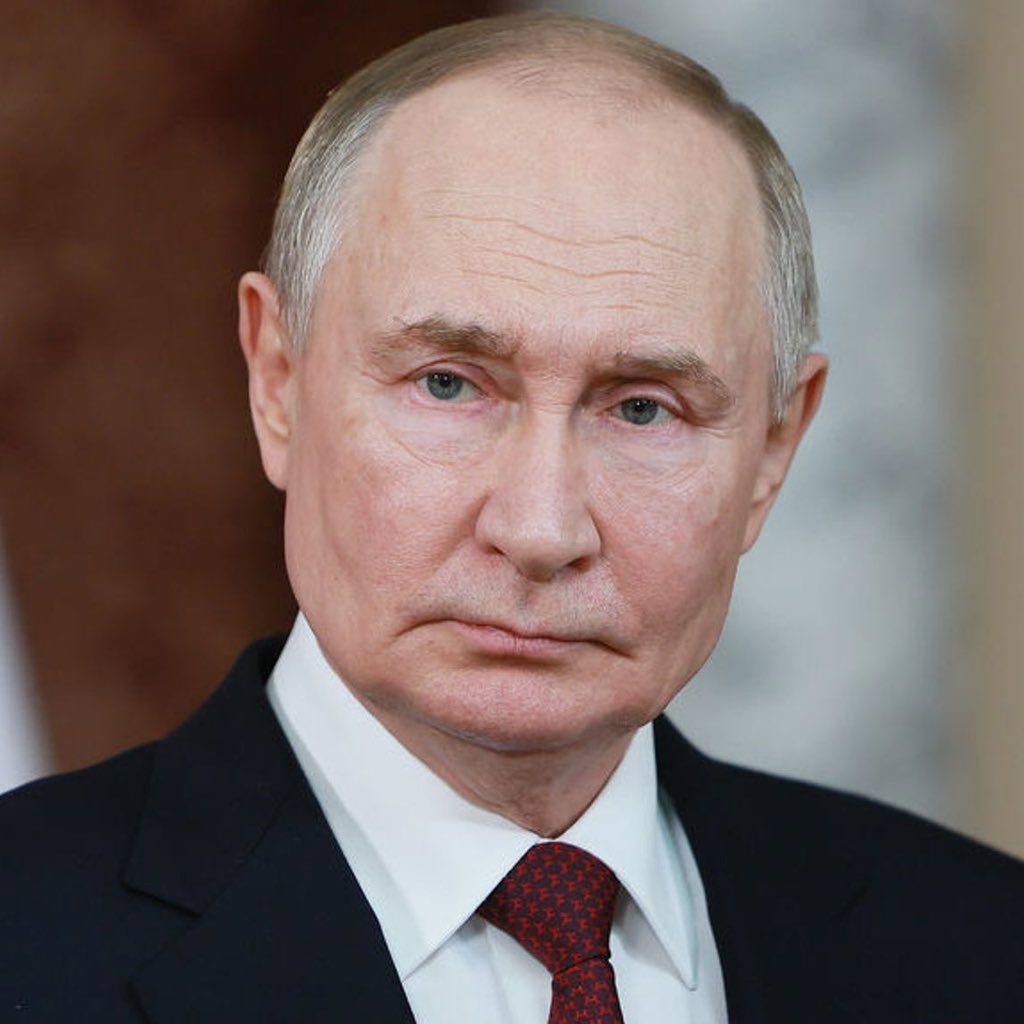 GlobeEyeNews's tweet photo. BREAKING:

Kremlin says Russia is in constant contact with Iranian leadership and is discussing the situation there. https://t.co/eTmyA2JX9D