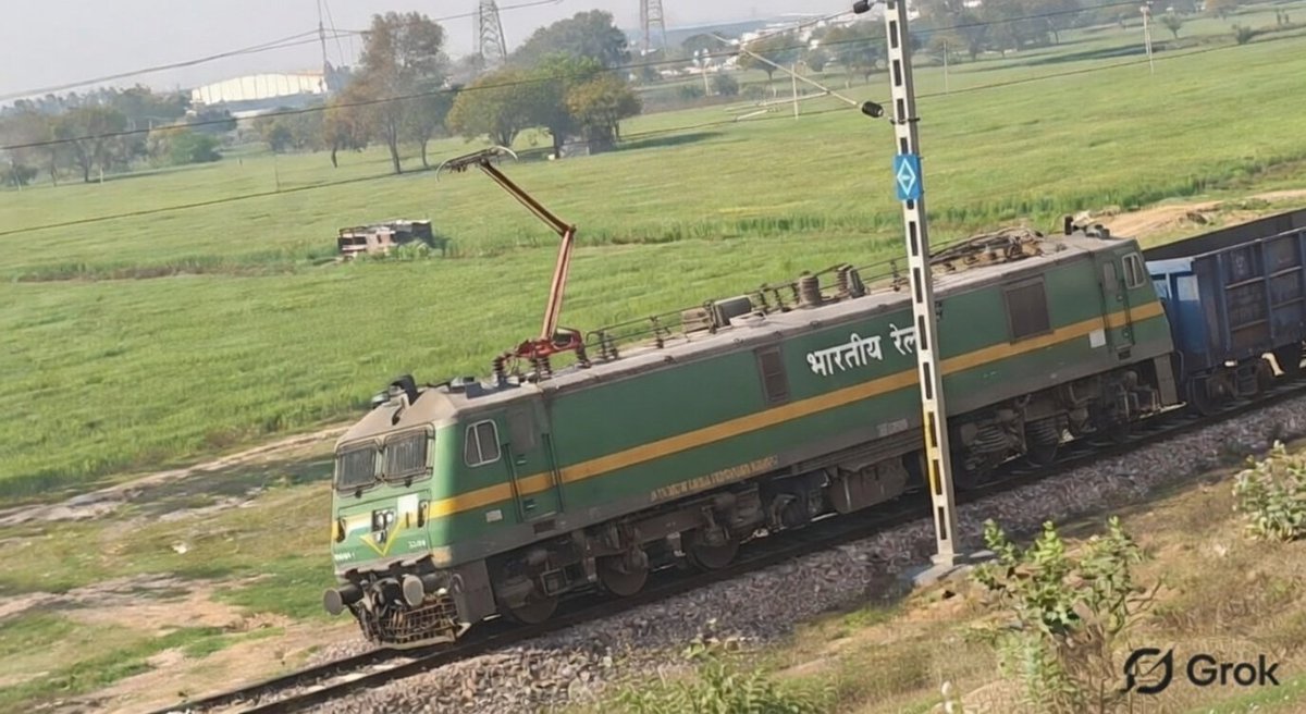 jhabbumalik2544's tweet image. WAG9 POWERFUL ELECTRIC ENGINE 🚂 || GOODS TRAIN INDIAN RAILWAYS WDFC (Aasoti) JHABBU MALIK 0007 || #trainvideo #goodstrain #malgaditrain 
:
Vedio - youtu.be/cK0sHUB-i0M