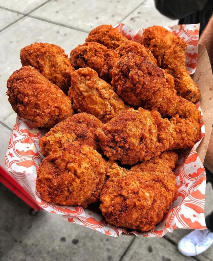 Foodie_786's tweet image. Crispy. Spicy. Perfection. 🌶️🍗 If you can hear this picture, we’re best friends. #NashvilleHot #CheatMeal"
