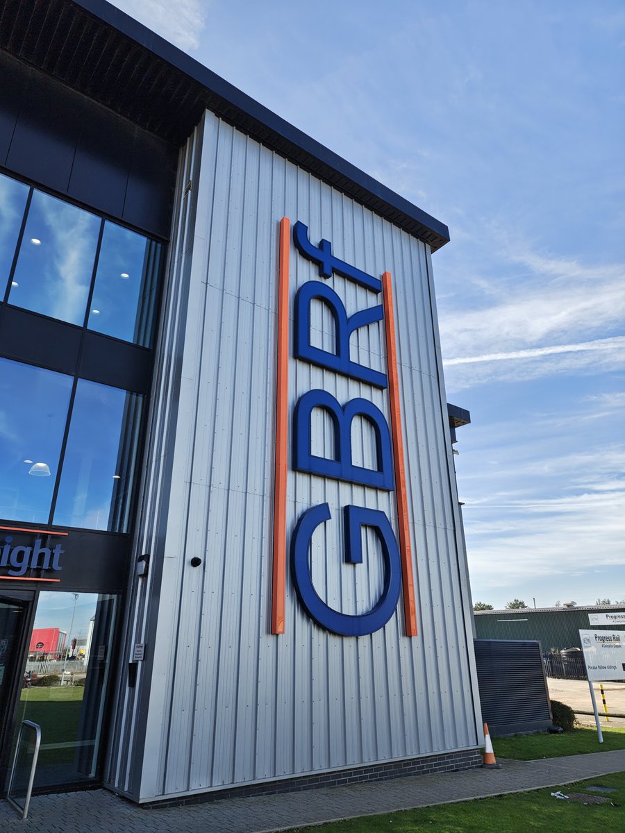 TM_Tom_D's tweet image. First Day at @GBRailfreight! 
Excited to see a different side of the #Rail industry! 
As a Train Service Controller you have to have a wide spanning knowledge which I'm excited to launch into. 

#railway 
#control 
#newjob
#firstday