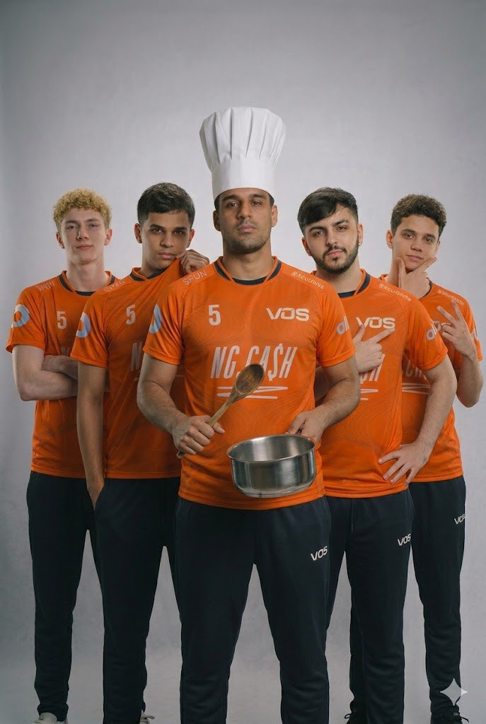 VosGrandes's tweet photo. Nosso time foi selecionado a dedo pelo MasterChef @Absoluttlol 🧡👴🏼

TOP - @makeslol_  
JUNGLE - @randal_lol1 *importe Chinês 
MID - @Pilotolol 
SUP - @bulechalol 

Isso é COPA KINGS LENDAS. https://t.co/KlYHSYuZUo