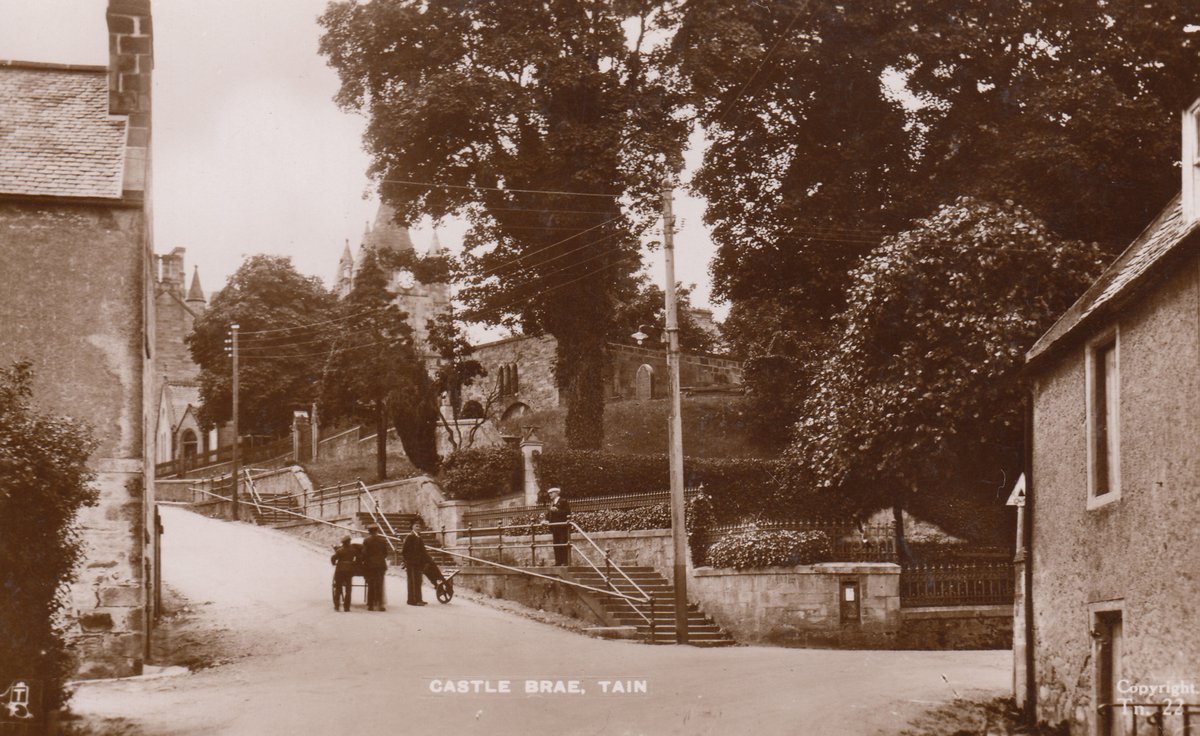 TainMuseum's tweet photo. Castle Brae, Tain — Then & Now
Two views from the foot of Castle Brae, taken just over a century apart.
#TainHistory #CastleBrae #ThenAndNow #EasterRoss https://t.co/JSfSr0TtLg
