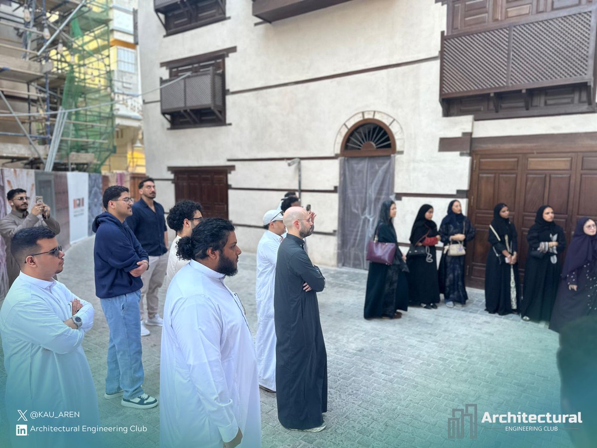 KAU_AREN's tweet photo. في رحاب جدة التاريخية، انطلقت الجمعة الرمضانية الثانية لنادي الهندسة المعمارية، لتجمع بين سحر العمارة وروح التراث، رحلة اكتشاف لكل زاوية تحكي قصة. 🏛️✨

#الجمعة_الرمضانية
#الهندسة_المعمارية
#جدة_التاريخية
@Engr_kau https://t.co/ppIHPgynph