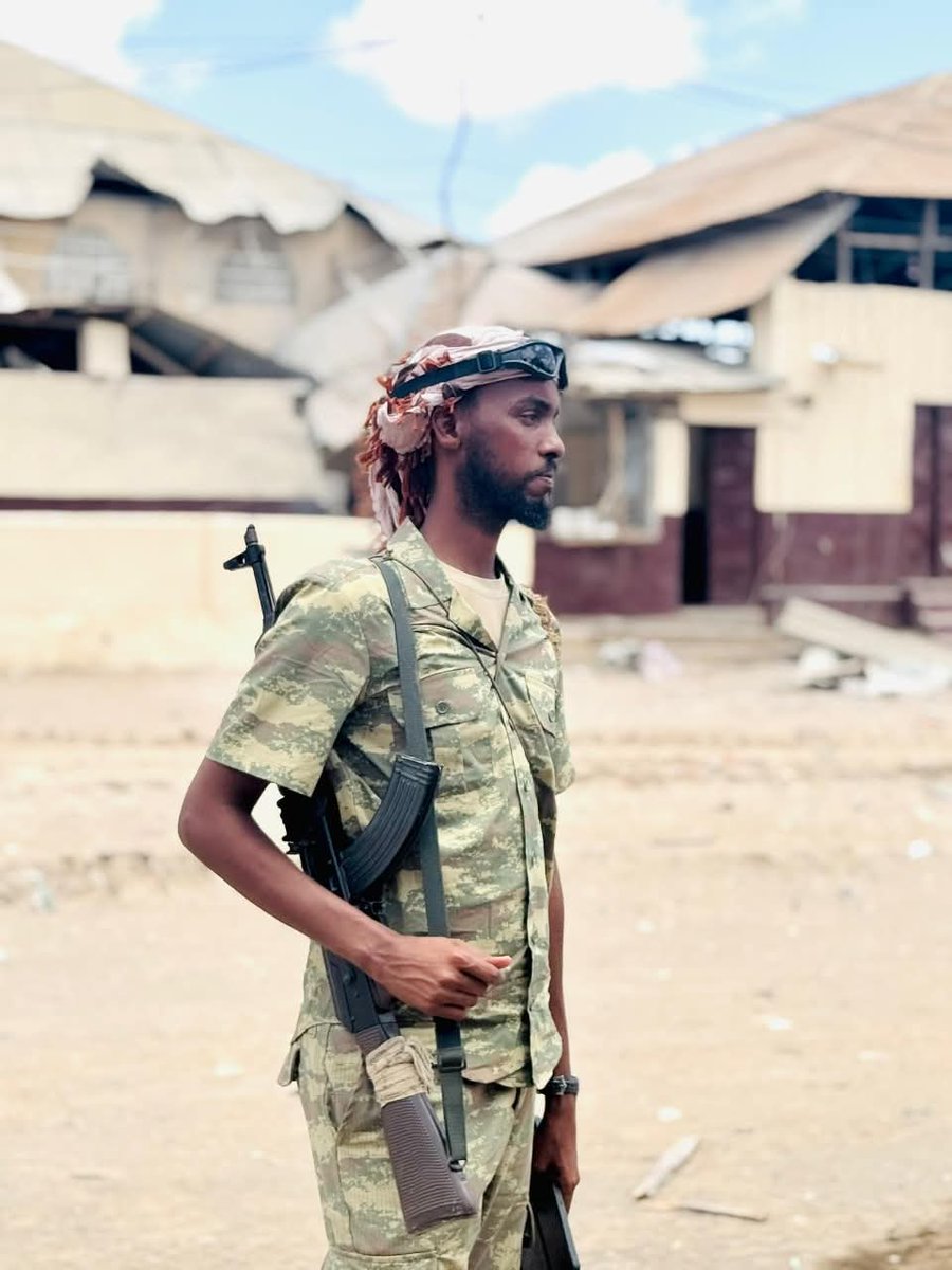 Ali_Abdirhmn's tweet photo. The @SNAForce, in coordination with @aussom_ forces, advanced into the strategic and agriculturally significant town of Mubarak in the Lower Shabelle region. According to the @MoDSomaliya, troops dismantled militant positions, and clearance operations are currently underway. https://t.co/BWF7vzInJY