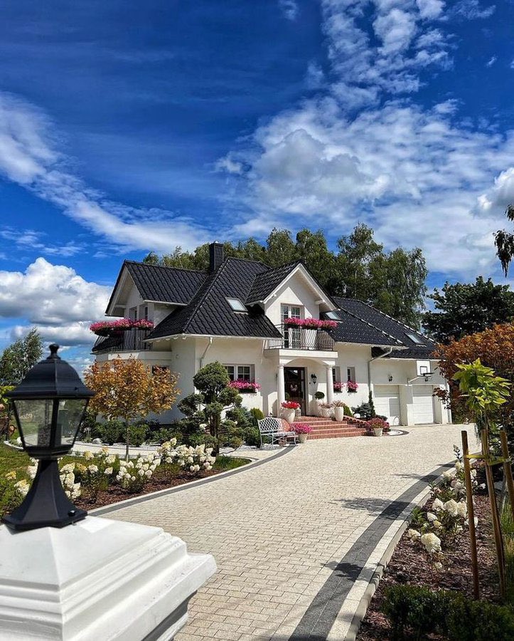 Allahım senden 1+1 değil böyle bahçeli kocaman bir ev istiyorum senin hazinen çok geniş hiç küçüğünde gözümüz yok.