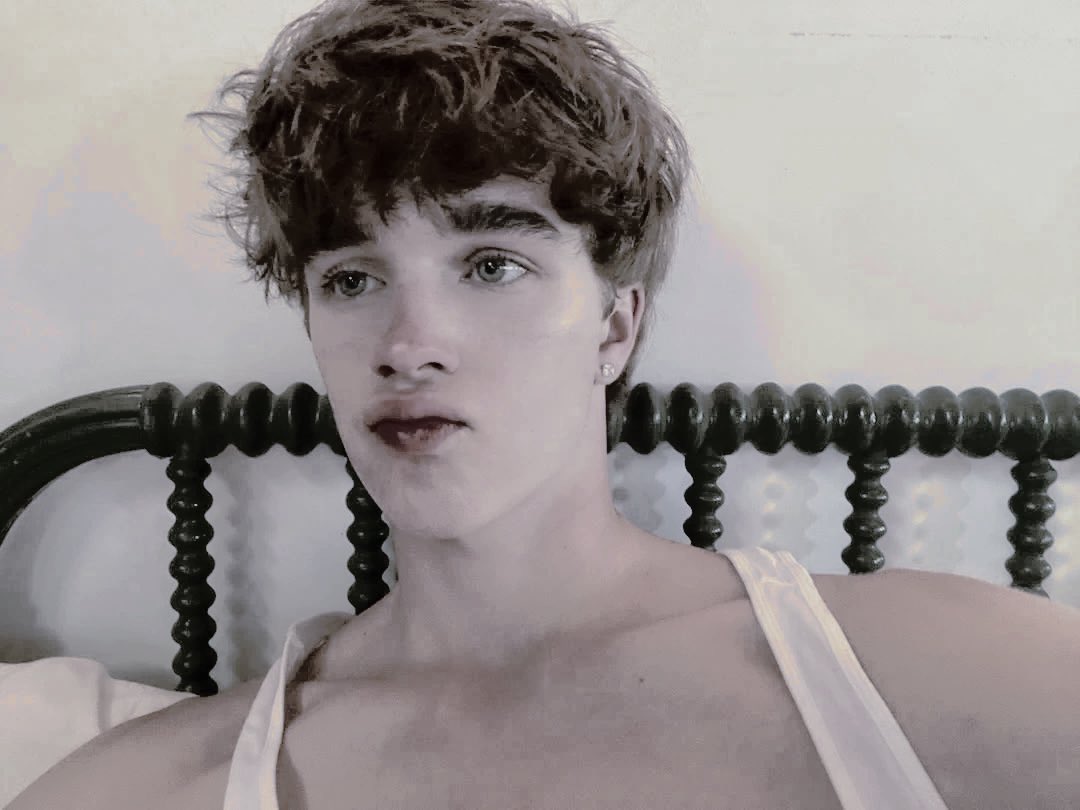 V𝗮𝗹𝗲𝗻𝘁𝗶𝗻𝗼 ❀ tweet media