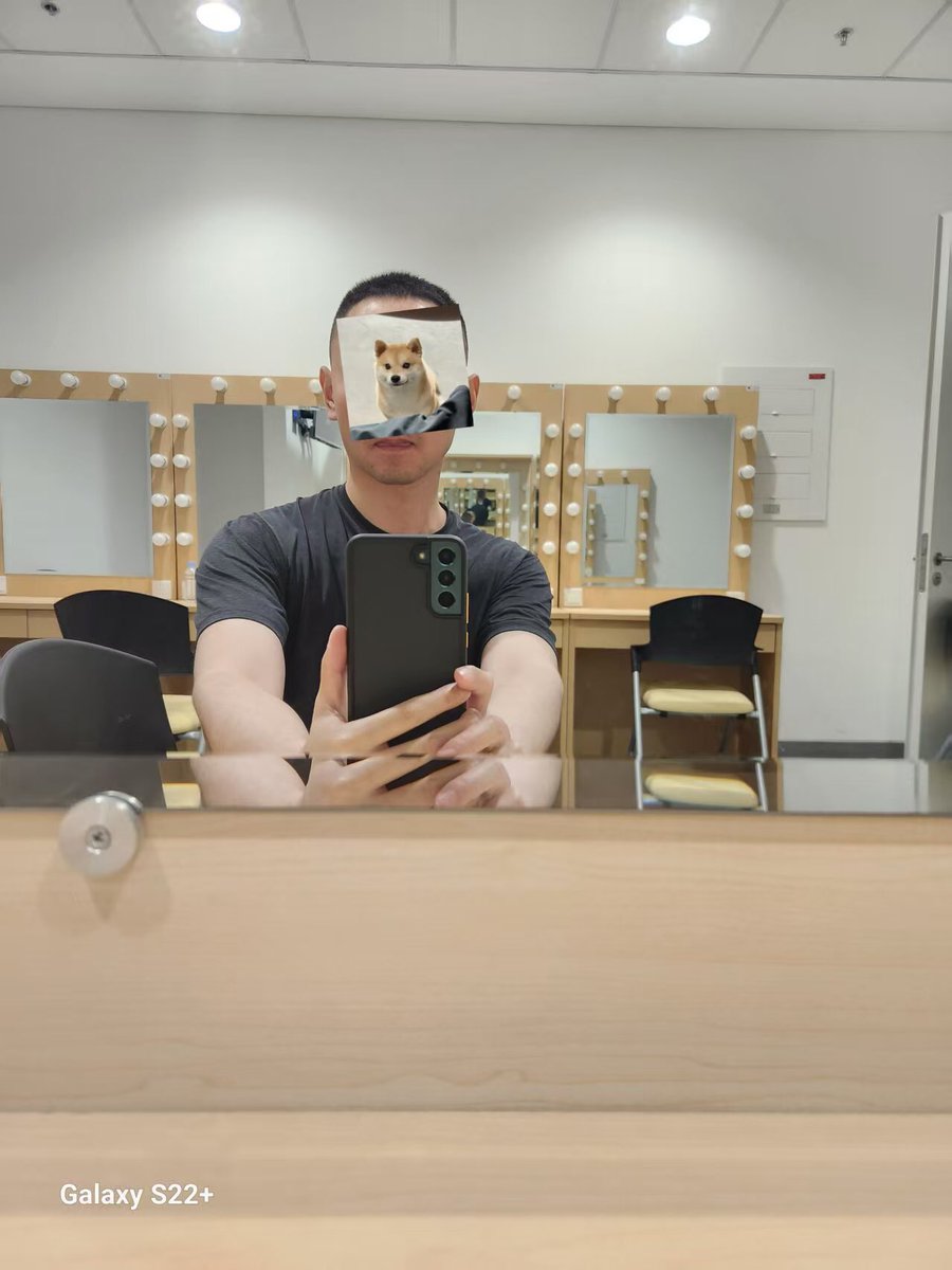 北京字母墙 tweet media