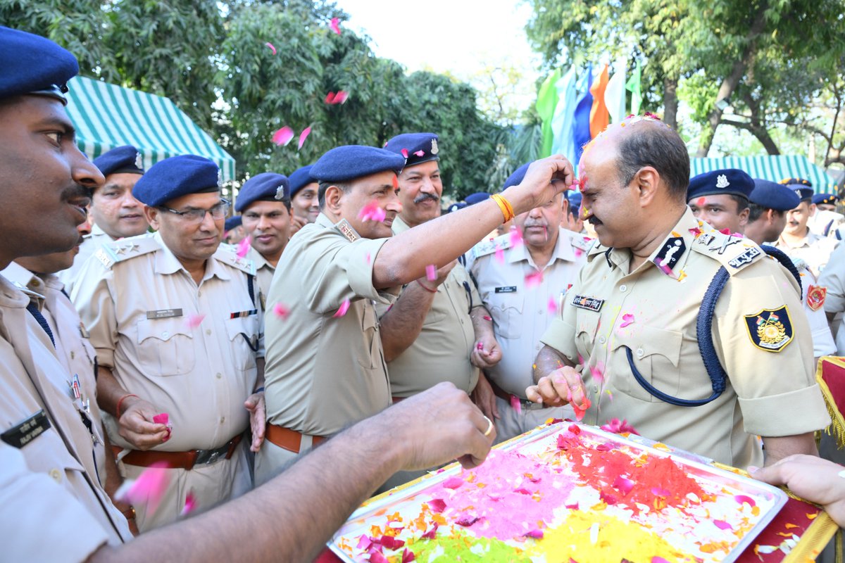 crpfindia's tweet photo. Celebrating the spirit of togetherness.

​On the occasion of #Holi Milan, DG @crpfindia, Shri G. P. Singh, IPS, joined officers & personnel at CRPF HQ to celebrate with colours and sweets. Such informal interactions strengthen the bond of the #CRPF Parivaar.

#NationFirst
#Vandematram150
#MissionNaxalMuktBharat2026 
​#CRPF 
#Holi2026
@gpsinghips