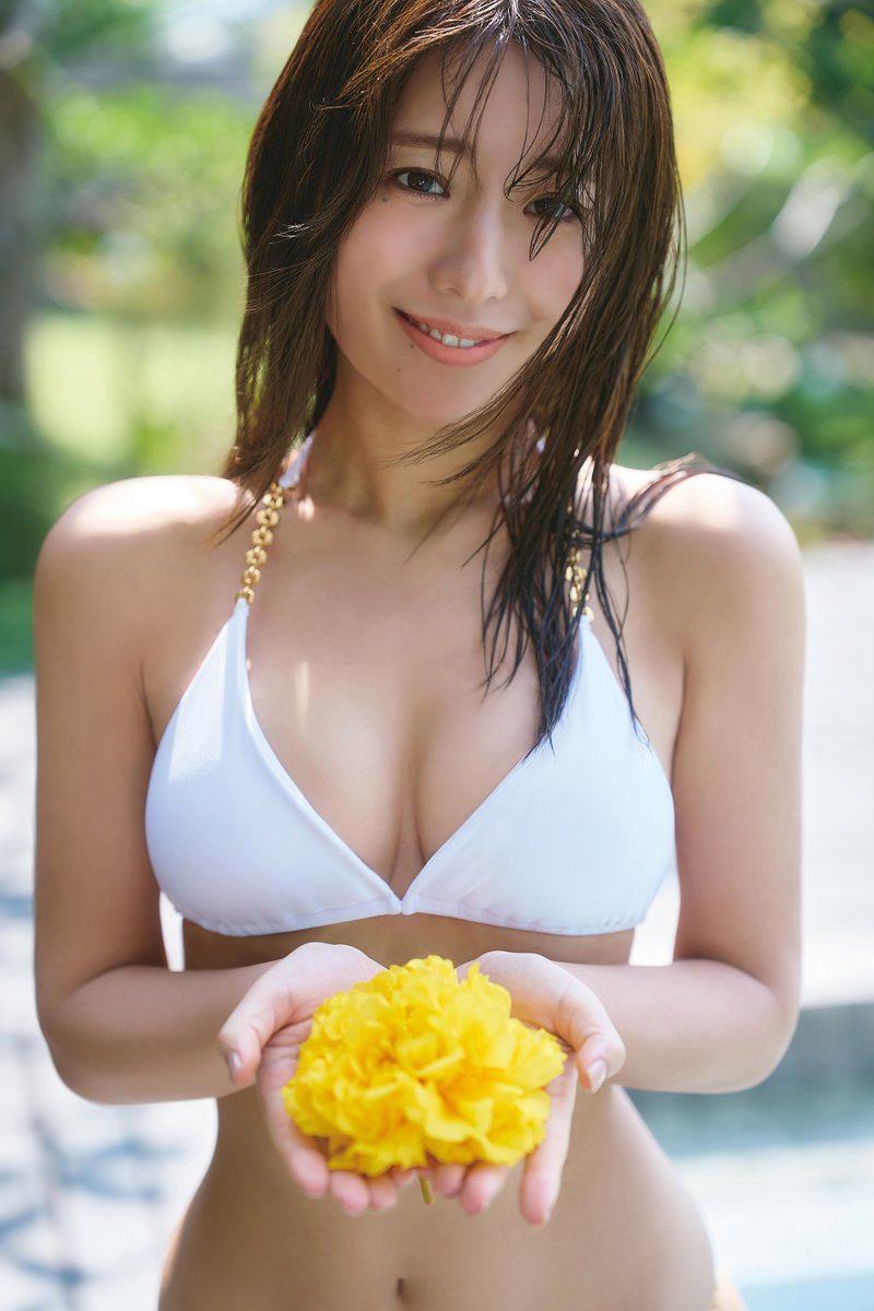 weeklyflash's tweet photo. #白戸ゆめの1st写真集
光文社より4月21日(火)発売決定!!

“女子アナ界No.1”スタイル #白戸ゆめの 待望の1st写真集がついに発売!!南国の地・パタヤで初の海外撮影へ🌺
「新しい私を探す旅」をテーマに今までに見せたことのない”大人の白戸ゆめの”を披露✨
過去最高露出の"攻めた"ランジェリーカットも👀
ぜひご覧ください!!

⋱発売記念イベント⋰
▶️オンラインサイン会
🗓️4月21日(火)発売日当日✨

▶️発売記念お渡し会
🗓️4月26日(日)都内書店
🗓️5月5日(火・祝)未来屋書店岡山店
詳細は後日発表!

📚Amazon https://t.co/sVEeQMIQ99
🔽オリジナル生写真特典付き
HMV&BOOKS https://t.co/8IoDbvkApD
タワレコ https://t.co/LLk8s6Nvoe
楽天 https://t.co/K42nhvs695
セブン https://t.co/JzV0WOBhBb

@YumenoShirato