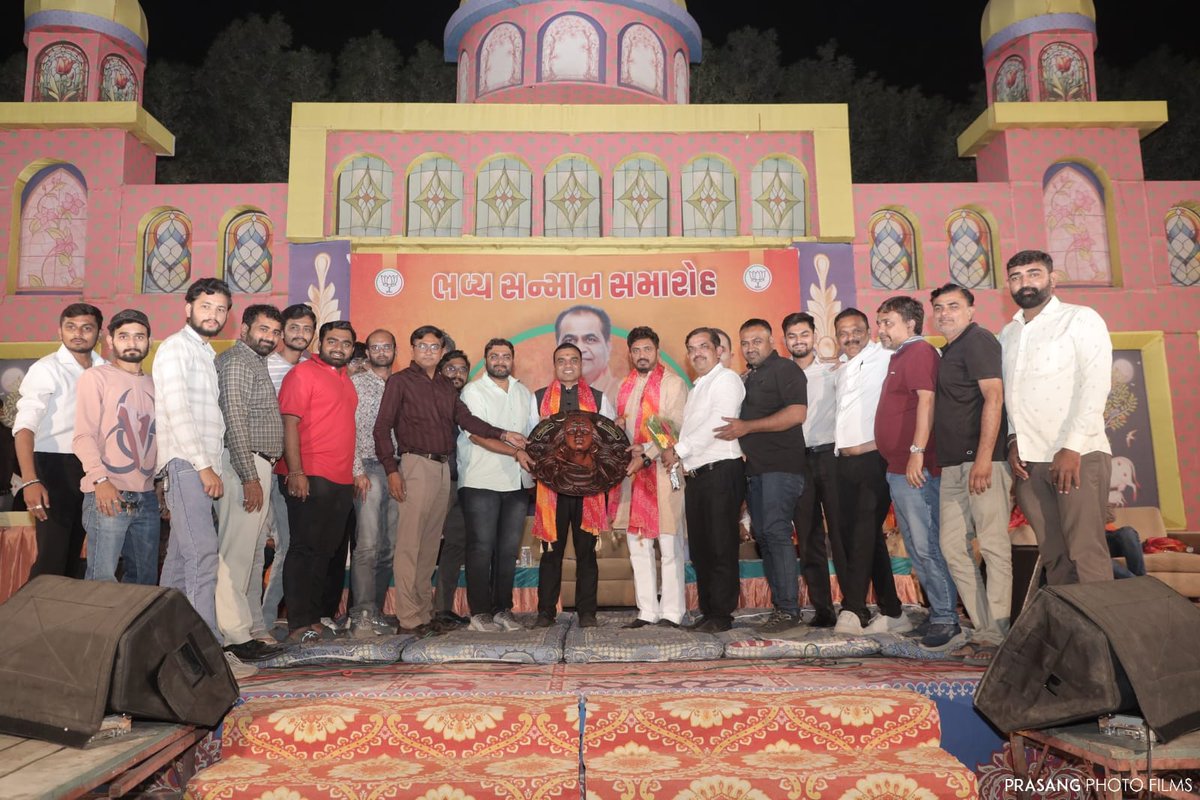 PARTHGADHIYA3's tweet photo. ભારતીય જનતા પાર્ટી ના સુરત મહાનગર પાલિકા ના યુવા મોરચા ના અધ્યક્ષ એવા અમારા મિત્ર શ્રી બીપીનભાઈ તળાવીયા તેમજ સુરત મહાનગર પાલિકા ના મહામંત્રી બનવા બદલ શ્રી કરશનભાઇ ગોંડલિયા ની નિમણૂક થવા બદલ ભવ્ય સન્માન કરવામાં આવ્યું.

@Bipin6512 
@KarshanBjp 
@BJP4Gujarat https://t.co/ca9OkMZaQx