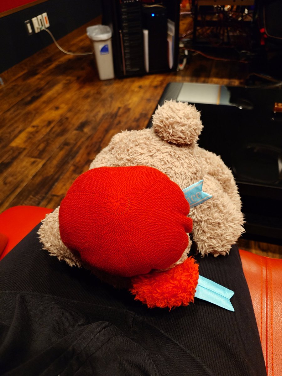 女性声優のふとももに 顔をうずめるのがベアの趣味べあʕ•ᴥ•ʔ✨️