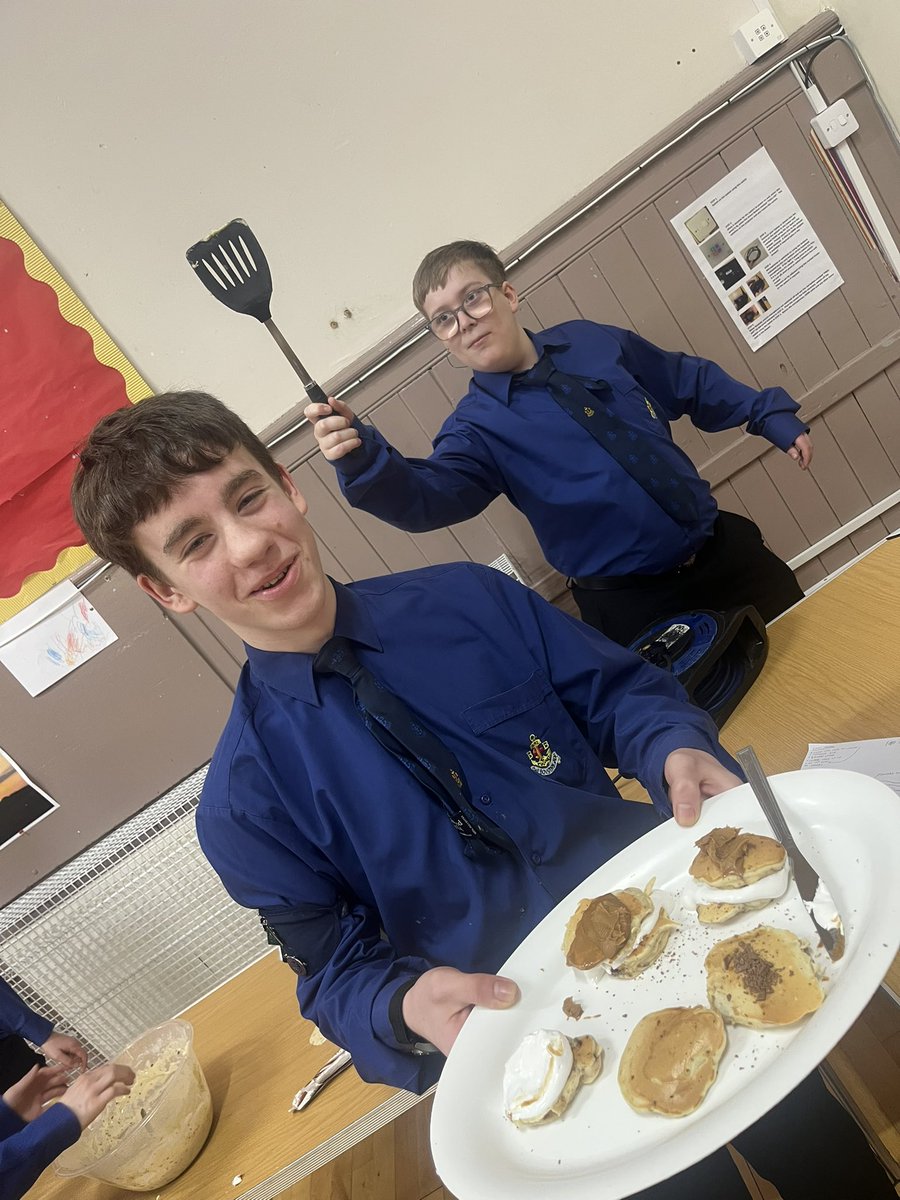 2_4MWellBB's tweet photo. Company section designed and created their own pancake stacks. The winning stack was the @GalaxyChocolate ‘Ripple stack’ which was absolutely delicious 🤤 ⚓️ @theboysbrigade #pancakes #chocolate #biscoff #galaxyripple https://t.co/nykLh2jmQg