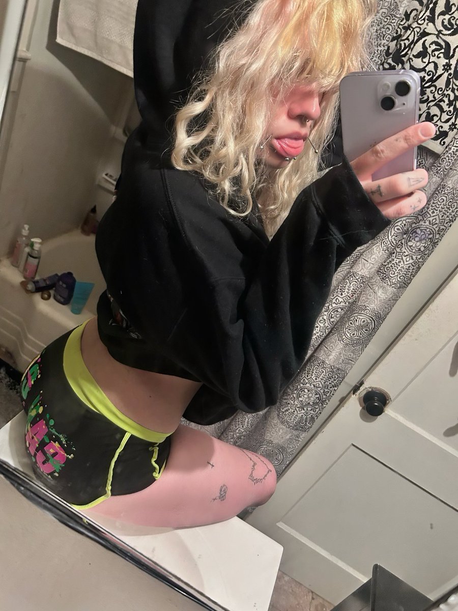 junkrotica tweet media