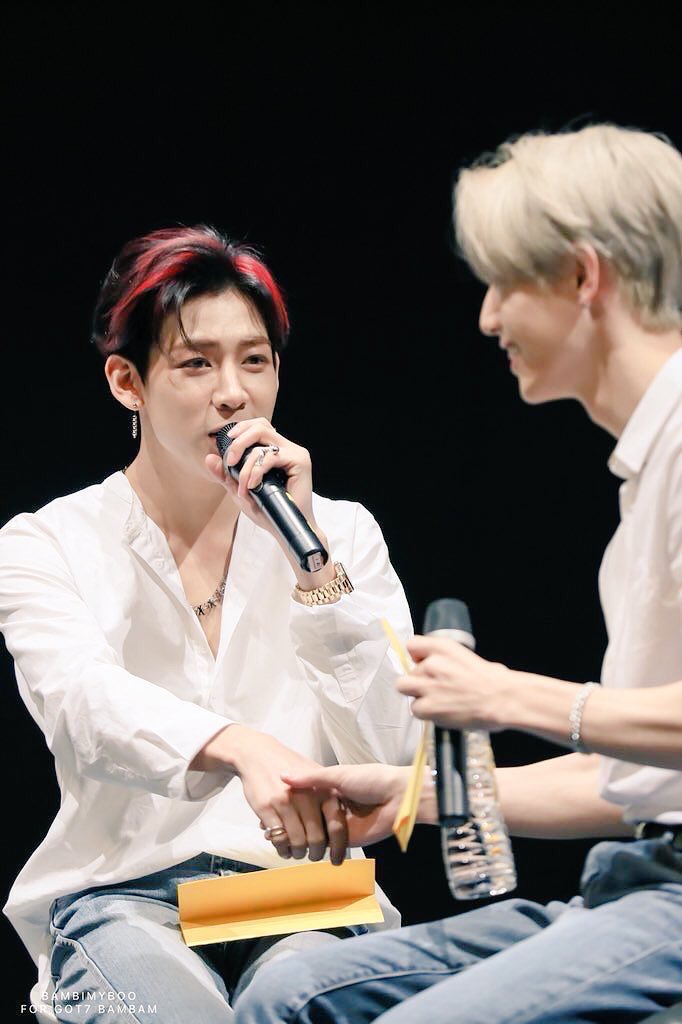 ท่าจับมือแบบมาร์คแบม💜❤️  #MTBB