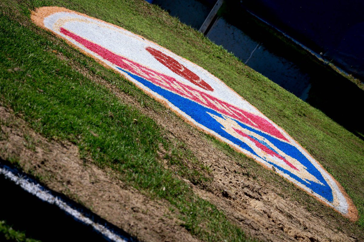 Tenemos por delante una semana 𝐀𝐏𝐀𝐒𝐈𝐎𝐍𝐀𝐍𝐓𝐄. 🔵

#EsLoQueEres 💙