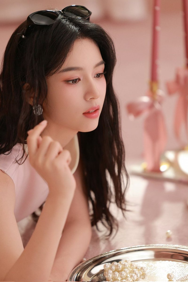 yyeahzzyy's tweet photo. always a cutie 🐣🤏 💕
#ZhouYe x #PARZIN https://t.co/SGSFxFrcR0
