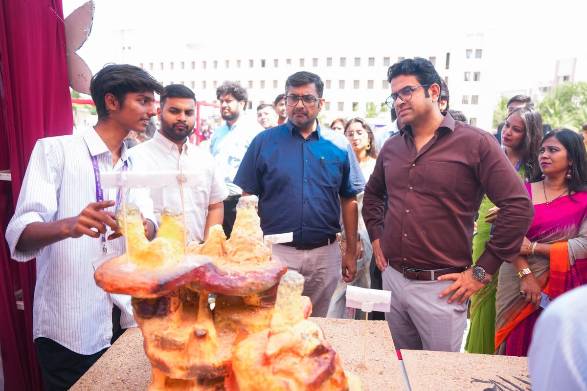 drdevanshupatel's tweet photo. 1,200+ participants, 8 events, 100+ research posters — a vibrant National Science Day at @ParulUniversity .

From crime scene simulations to innovation models, our students showcased hands-on learning and future-ready thinking. Proud of our young innovators. 🔬✨

#NationalScienceDay #Innovation #FutureScientists #StudentExcellence