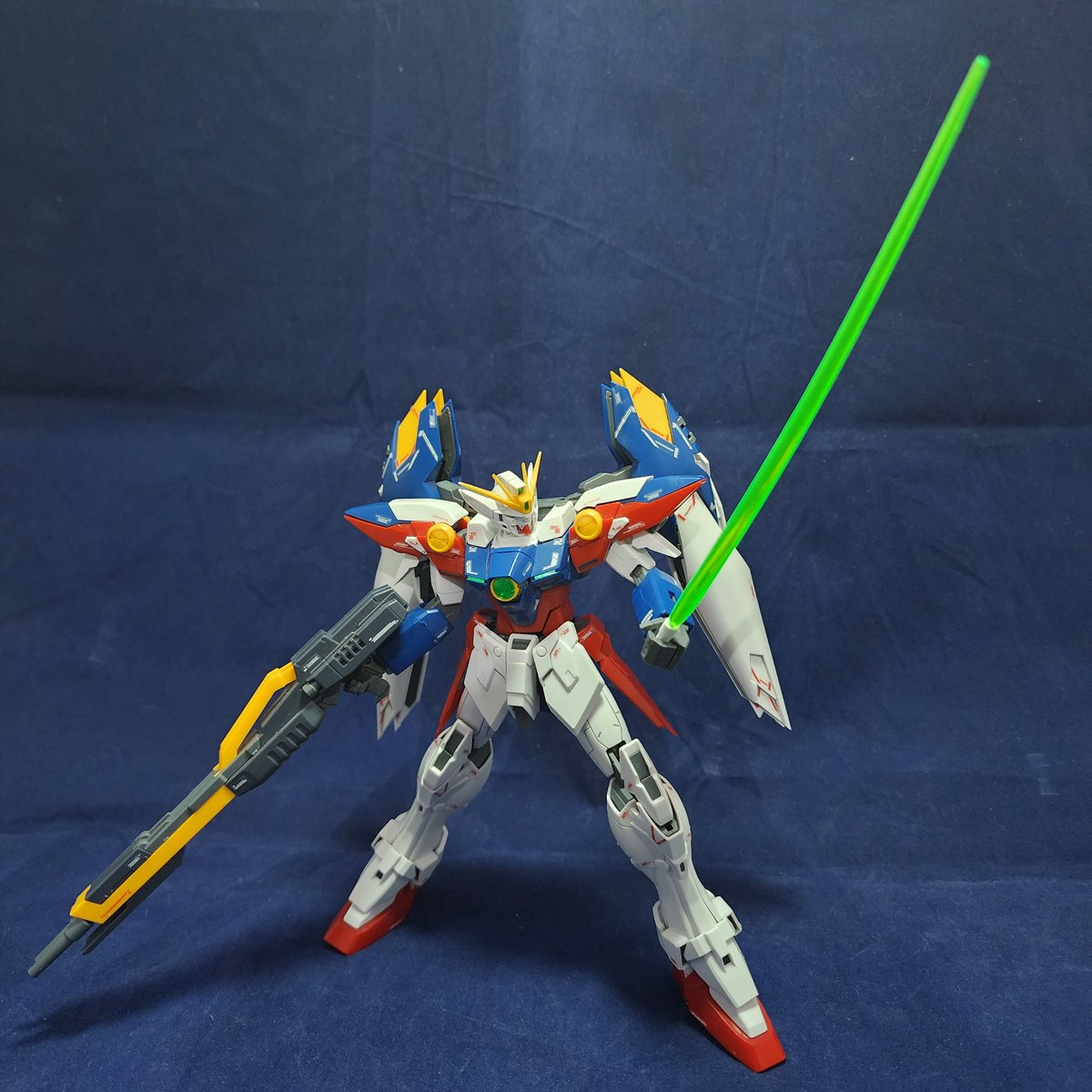 Alghoul1984's tweet image. Taking a quick visit to the After Colony era! The MG Wing Gundam Proto Zero is fully built. The wingspan is massive and I’m pretty sure the Zero System is judging my posing skills right now. Absolute perfection from a classic.
​#GundamWing #Gunpla #ProtoZero ##mastergrade