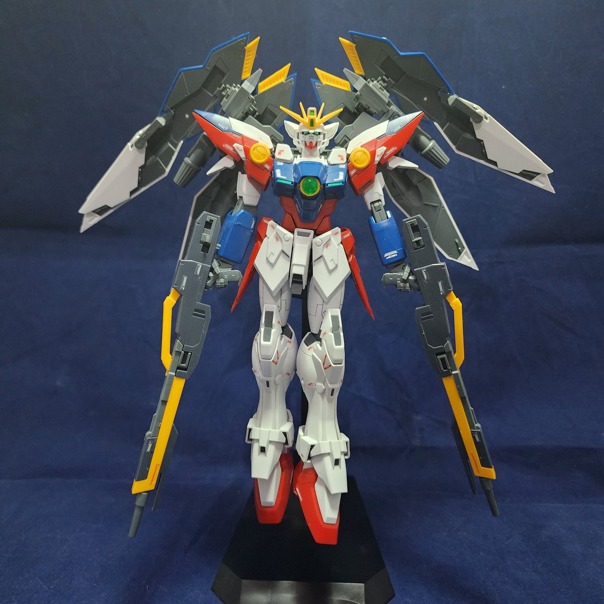 Alghoul1984's tweet image. Taking a quick visit to the After Colony era! The MG Wing Gundam Proto Zero is fully built. The wingspan is massive and I’m pretty sure the Zero System is judging my posing skills right now. Absolute perfection from a classic.
​#GundamWing #Gunpla #ProtoZero ##mastergrade