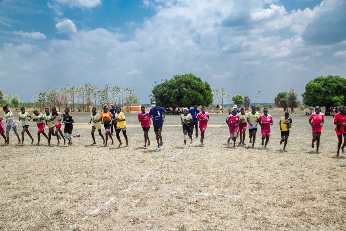 Josh_RVY's tweet photo. Nothing makes me prouder than watching young people step up, compete hard, and fall in love with the sport. This is what it’s all about 💪🏉. RTL community 15s Round 2 done.
#RugbyTacklingLife
@GirlsFirstFund https://t.co/X5jDht3WFw