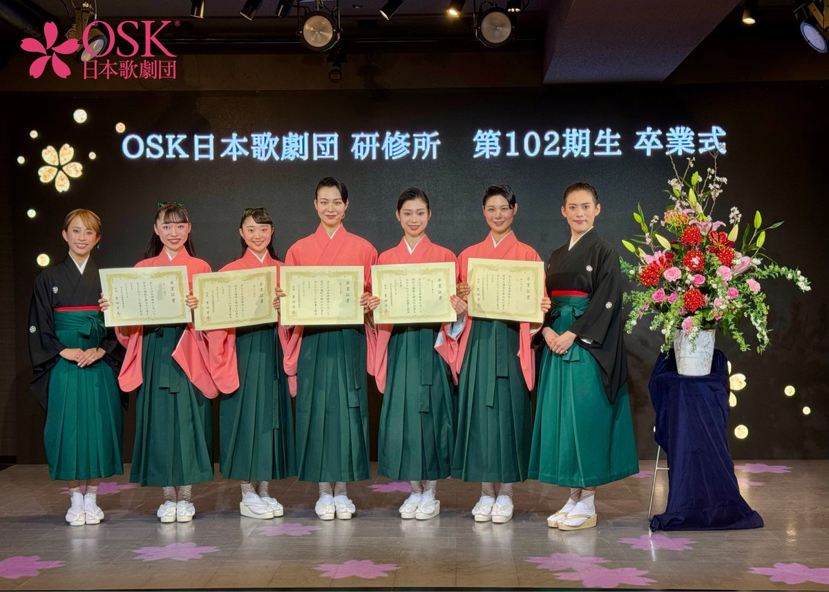 oskrevue's tweet photo. 🌸研修所卒業式🌸

本日は、OSK日本歌劇団研修所の卒業式でした✨

すでにTTホール公演、そして研修所発表会で
活躍をしておりました102期生が
研修所を卒業いたしました❗️
彼女たちの次の舞台は南座公演となっております。

102期５人をよろしくお願いします🌸✨

#OSK日本歌劇団 
#OSK102期
#翼和希 #千咲えみ