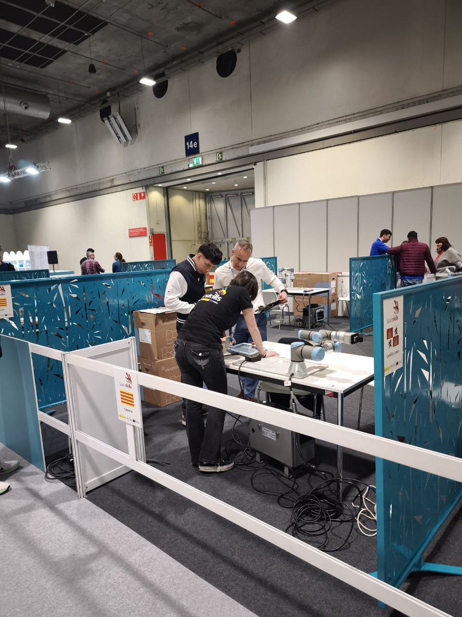 iTecBcn's tweet image. Lua i David obtenen la 3a posició en la Disciplina de demostració de Robòtica col·laborativa al @Spainskills_fp #SpainSkills2026 Han premiat les seves habilitats i han demostrat el gran talent que hi ha la #FP @educaciongob @todofp @consorciedubcn @educaciocat @Campionat_Catsk