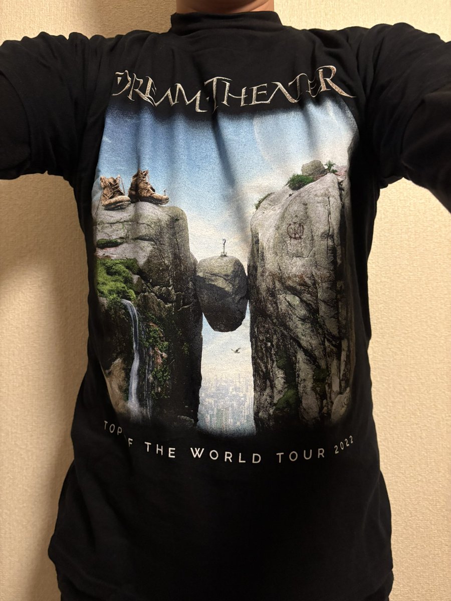 今夜も夜勤。 帰りは雨予報だから、傘を持っていこう。 今夜大阪公演の