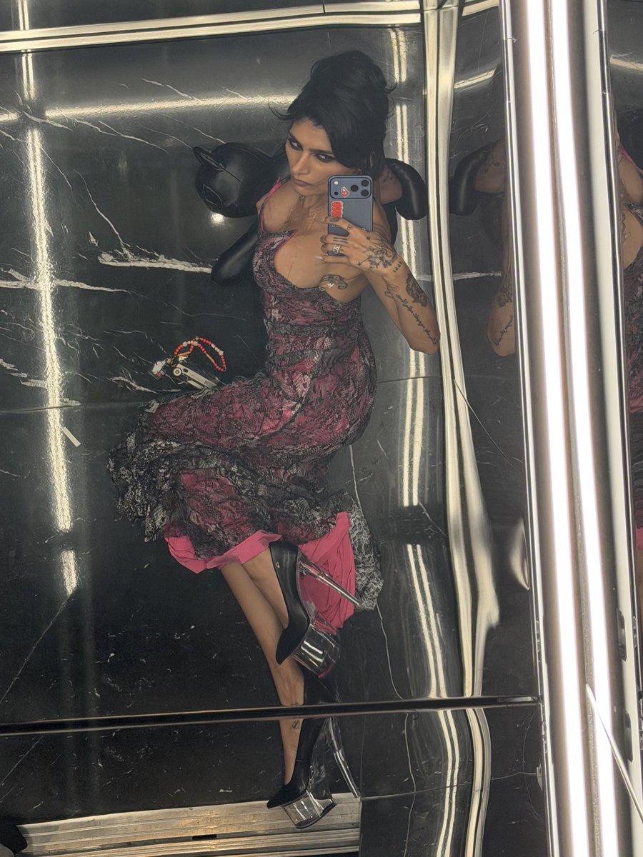 Mia K. tweet media