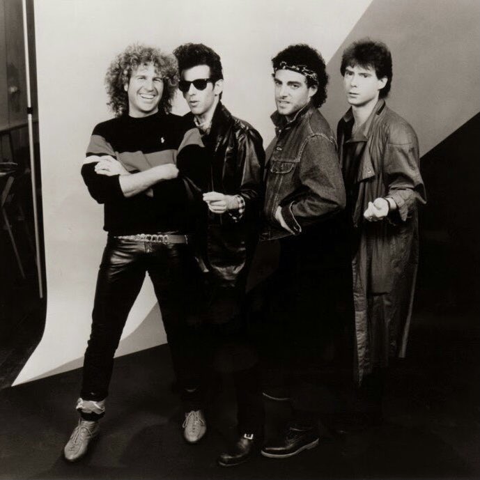 Ou812Cozy's tweet photo. now playing♪
HSAS/THROUGH THE FIRE('84)
S・ヘイガーが吠え
N・ショーンが弾きまくる！
K・アーロンソンと
M・シュリーヴによる
豪快な強力リズム隊を従え
結成したバンド唯一作は
とてつもない臨場感と
ド迫力サウンドで攻め立てる
ハイエナジーな楽曲が素晴らしき
ケミストリーが炸裂した大傑作！ https://t.co/epl5Bl1Nh1