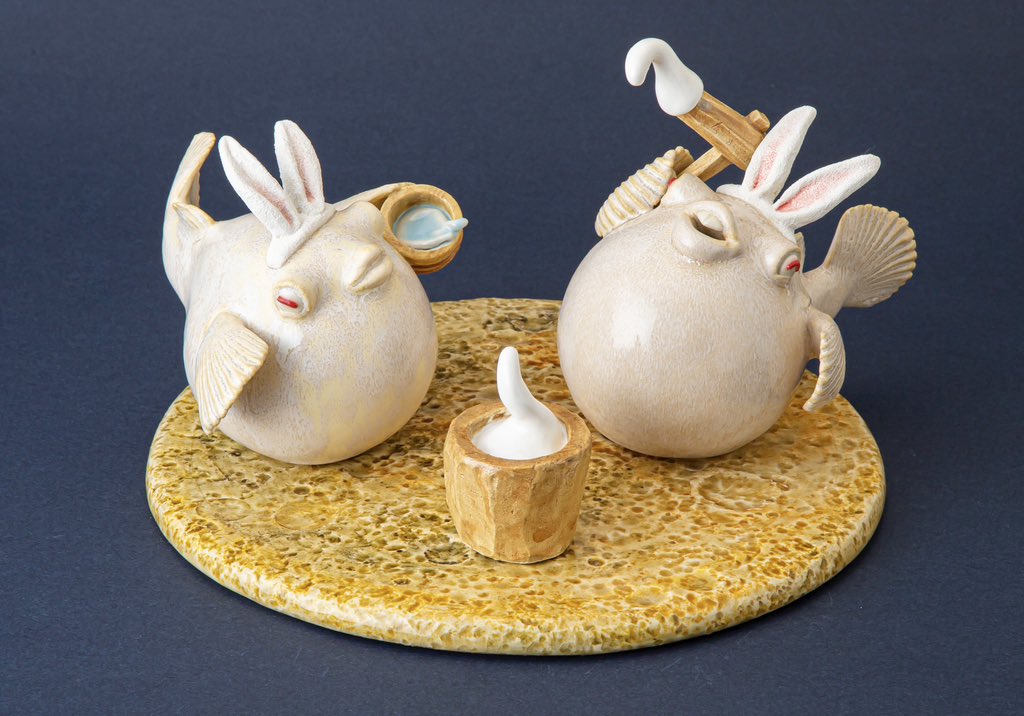 長月〜ふっくらもちもちお餅つき〜」 素材:陶土 月の上で餅つきをして