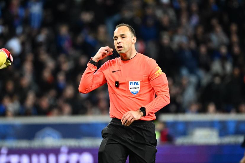 Bon à savoir : si Ligue1+ n'avait pas appelé dans l'oreillette pour dire qu'il fallait rendre l'antenne, ce matin il serait encore en train de faire jouer les arrêts de jeu en attendant le 3e but lyonnais