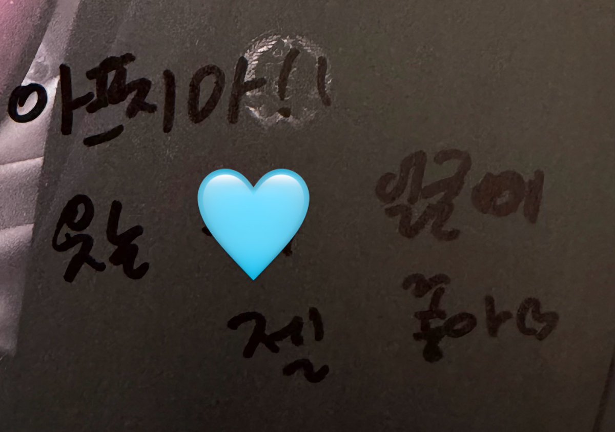 rok11me's tweet photo. 계속 울고 있었는데 이걸 보니까 더 눈물이 났어🌧️🌧️ https://t.co/fhIvdrXhdw