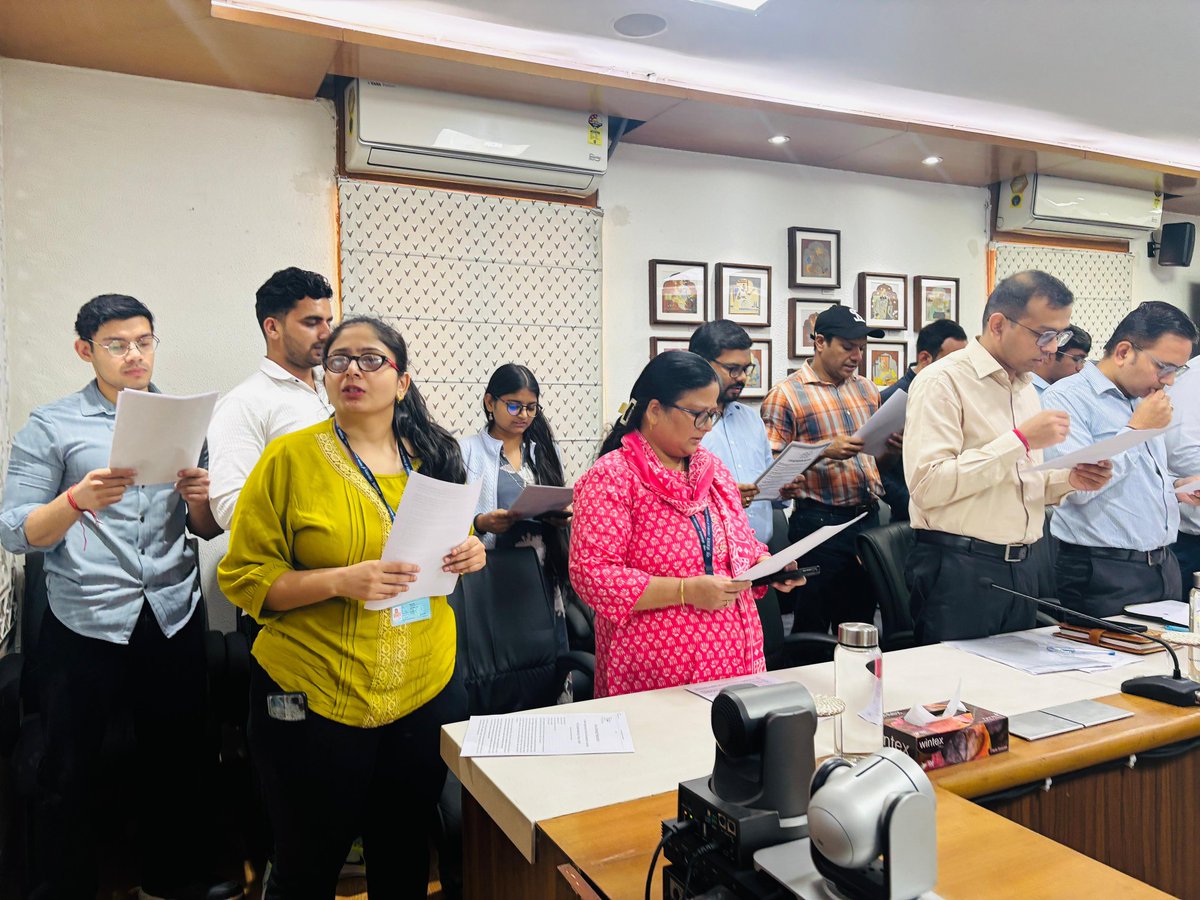 Secretary Textiles administered Swachhata Pledge to the officials of ...