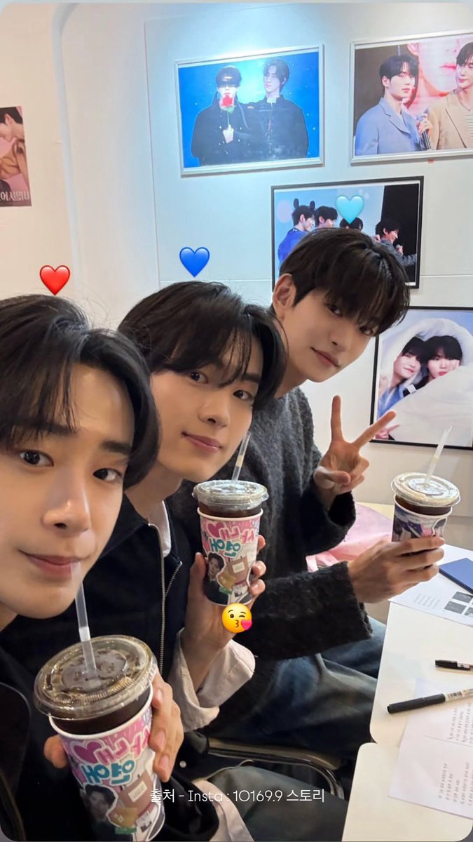 dduntang109's tweet photo. 260227
<비밀사이 1주년 카페> 2

기차 시간으로 인해 배우님들을 못 봬서 아쉬움 광광😢
그래도 잊지 못할 추억으로 남을거 같아요!
#쉿_비밀사내연애 
#비밀사이_1주년_계속해서비밀사이 
#비밀사이 #SecretRelationships 
#김준서 #차선형 #차정우 #김호영 https://t.co/xcXIX2qz93
