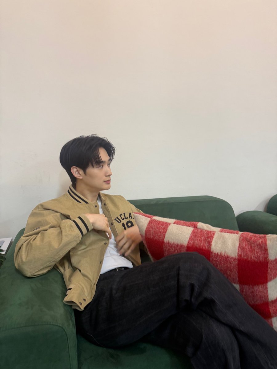 ccoli617's tweet photo. 뭐해
ㄴ 용승생각 https://t.co/j7vAFjuQIA