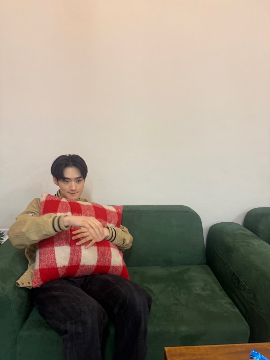 ccoli617's tweet photo. 뭐해
ㄴ 용승생각 https://t.co/j7vAFjuQIA