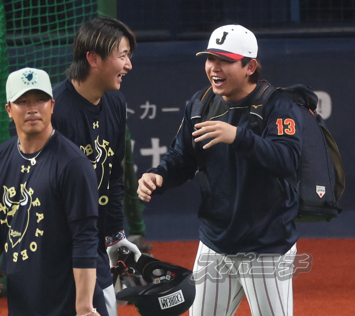 久しぶりの再会を喜ぶ #宮城大弥 投手と #紅林弘太郎 選手