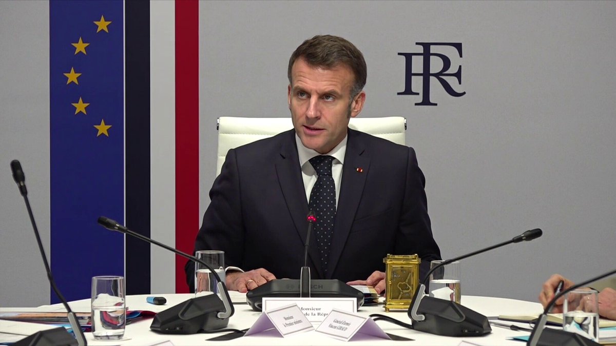 Apprécions la chance que nous avons d'avoir <a href="/EmmanuelMacron/">Emmanuel Macron</a> pour gérer une crise d'une gravité inédite 🇺🇸 🇮🇱 ☫ et porter la voix de la  🇫🇷 sur la scène internationale👏 
On ose pas imaginer la situation lorsque il ne sera plus aux commandes de la 🇫🇷 ❗ 
Le pire est à craindre 😱
