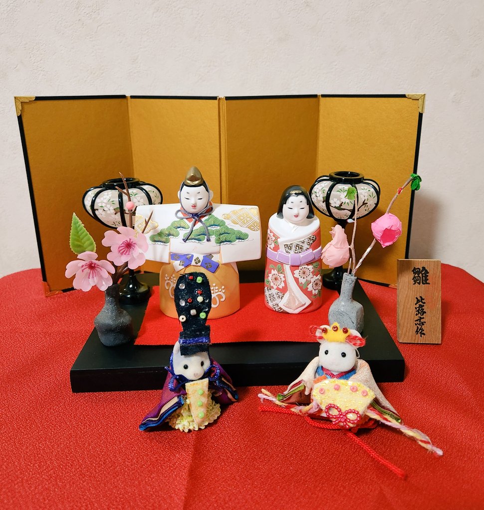 月曜からシルバニア お題:桃 桃の節句🍑 バニアちゃん緊張してるみたい