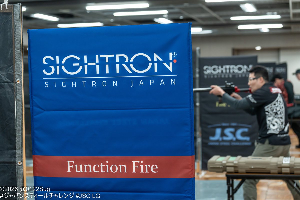 ウージーをとてもかっこよく撮ってもらったのだ、ありがとうございました