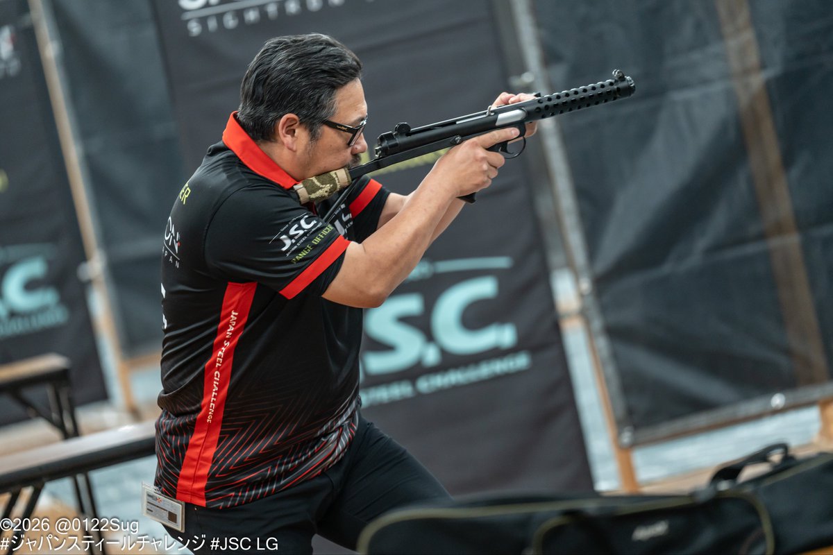 ウージーをとてもかっこよく撮ってもらったのだ、ありがとうございました